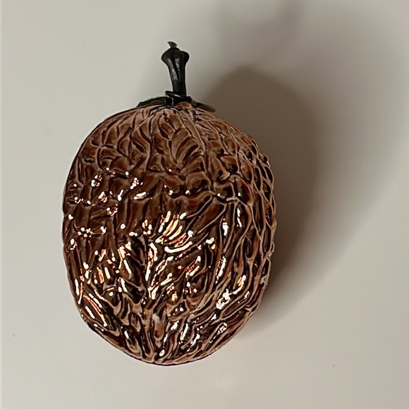 🎄Gold / Brass Walnut Shaped Ornament 🎄 - Picture 5 of 8